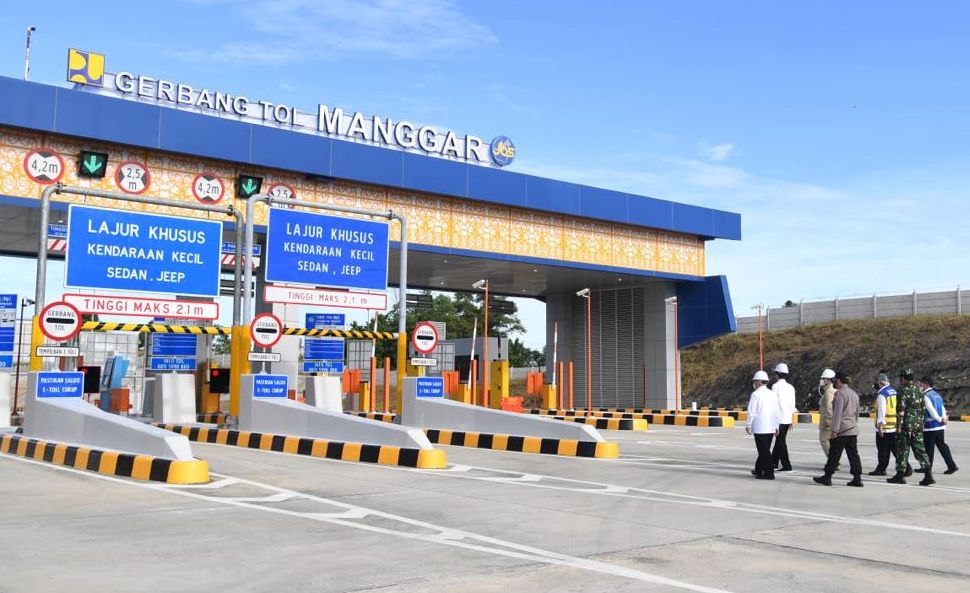 Gerbang tol Manggar kala diresmikan oleh Presiden Joko Widodo. FOTO - ISTIMEWA Jasa Marga (JSMR) Injeksi Entitas Usaha Rp6,56 T, Telisik Tujuannya