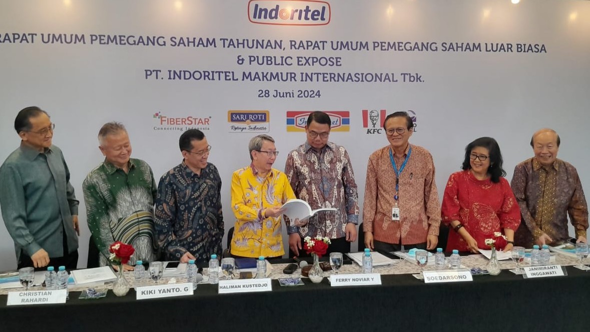 Pengurus Indoritel Makmur di sela-sela pelaksanaan RUPS Tahunan tahun buku 2023. FOTO - ISTIMEWA Pemilik Indomaret (DNET) Jadwal Dividen Rp70,92 Miliar
