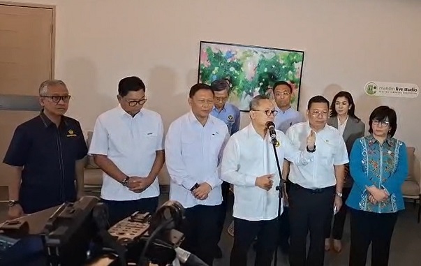 Kepala Satuan Tugas (Satgas) Koperasi Desa/Kelurahan Merah Putih yang juga Menko Bidang Pangan, Zulkifli Hasan (Zulhas) mengklaim hingga saat ini sudah 80 ribu Kopdes Merah Putih terbentuk. 3 Minggu Lagi Diresmikan, Zulhas Klaim Sudah 80 Ribu Kopdes Terbentuk