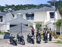 Geledah Rumah Orang Dekat Gubsu, KPK Sita Rp2,8M dan Dua Senjata Api