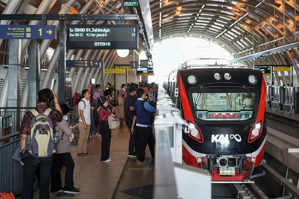Selama bulan Juni 2025, tercatat sebanyak 2.312.605 pengguna memanfaatkan layanan LRT Jabodebek LRT Jabodebek Angkut 2,31 Juta Pengguna di Bulan Juni