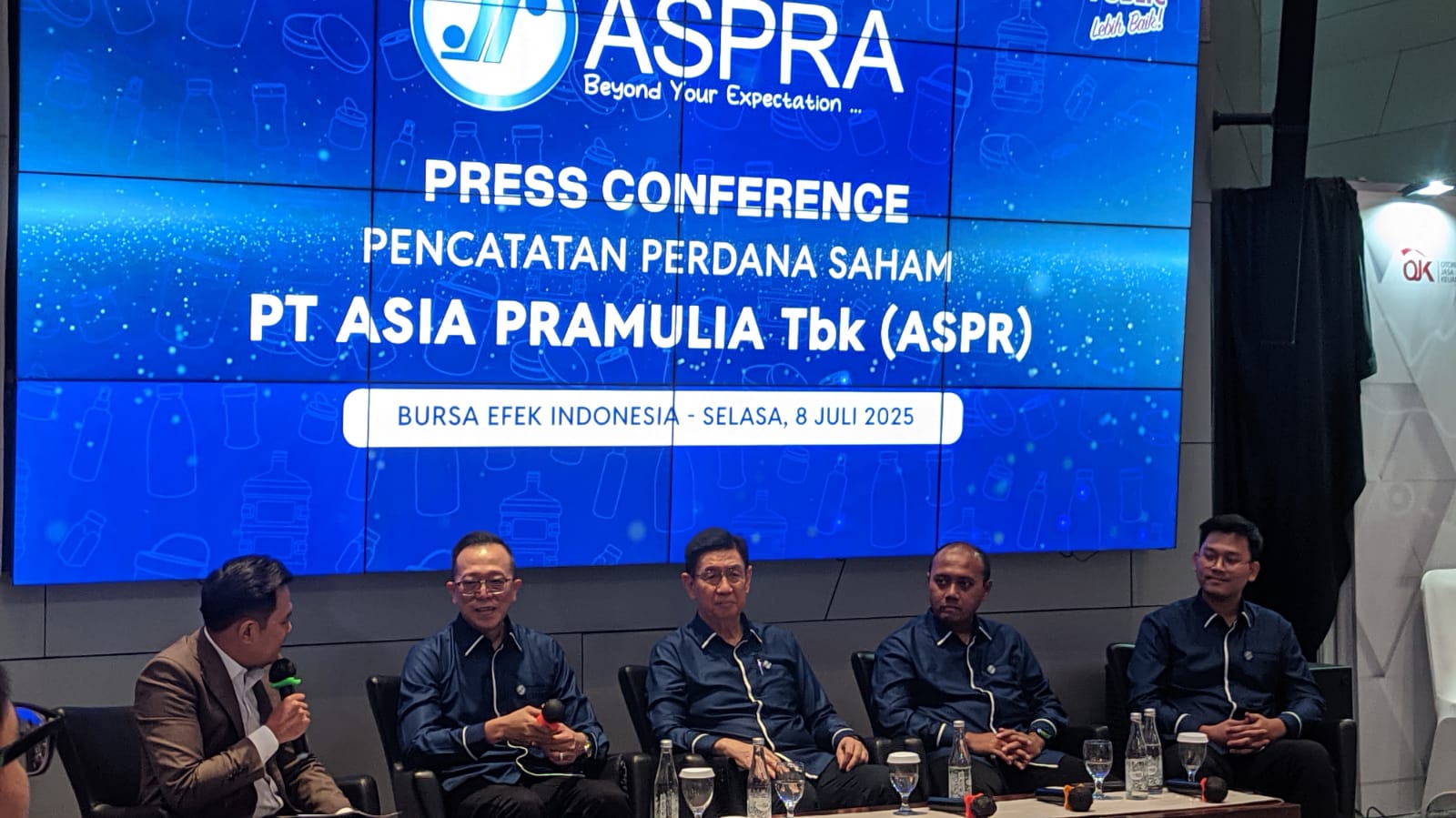 Manajemen ASPR dalam konferensi pers yang digelar pasca-listing IPOdi bursa.FOTO - EmitenNews.com/Akhmad Jiharka Asia Pramulia (ASPR) Resmi Melantai, Sahamnya Naik 21,5 Persen