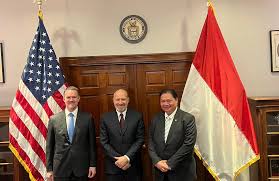 Dalam perundingannya dengan pihak Amerika Serikat, Menko Perekonomian Airlangga Hartarto memastikan tarif impor 32 persen ditunda. Dok. Jawa Pos. Kemenko Ekonomi. Dari Belgia Menko Airlangga Sampaikan Kabar Baru Soal Tarif Impor AS