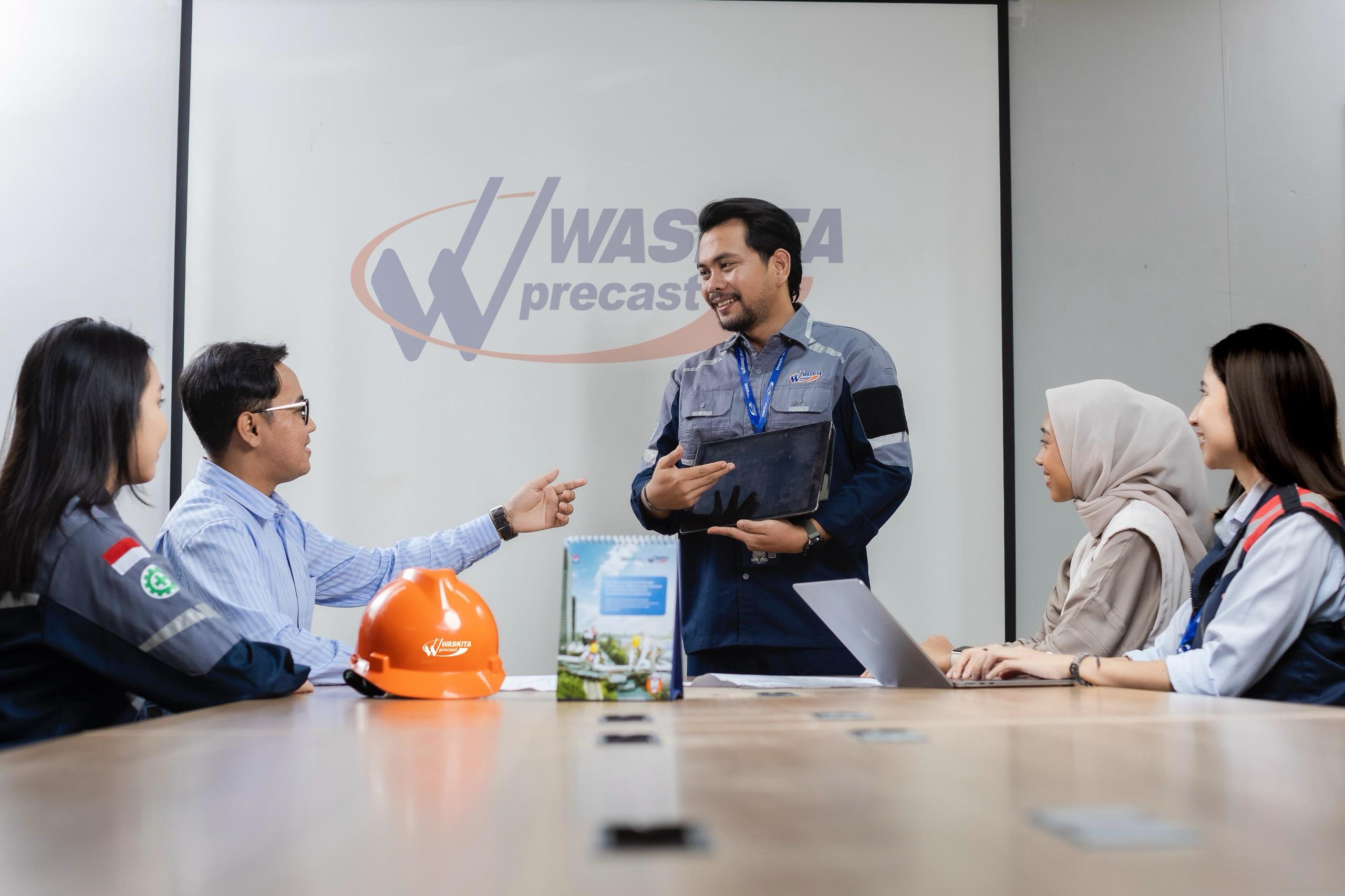 Pengurus Waskita Beton pada suatu kesempatan. FOTO - ISTIMEWA WSBP Tuntaskan Konversi Rp47,96 Miliar, Ini Lengkapnya