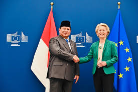 Presiden RI Prabowo Subianto dan Presiden Komisi Eropa Ursula von der Leyen (kanan) dalam pernyataan pers bersama di Brussel, Belgia, Minggu (13/7/2025) malam. Dok. Setneg. Komisi Eropa Ungkap Kemitraan dengan RI Fokus Tiga Bidang Utama