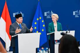 Presiden Prabowo Subianto dan Presiden Komisi Eropa Ursula von der Leyen baru saja mengukir sejarah penting itu. Keduanya sepakat secara politik mengunci perjanjian perdagangan bebas antara Indonesia dan Uni Eropa (UE), atau Comprehensive Economic Partnership Agreement (CEPA). Dok. Setneg. Sejarah Baru Perdagangan Bebas, Senyum Lebar Presiden Prabowo
