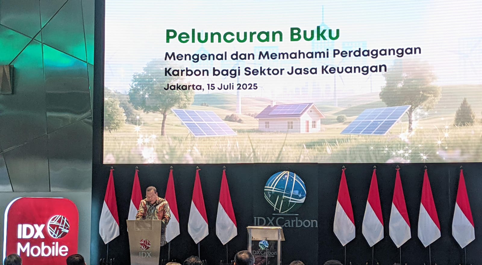 Prakata Direktur Utama BEI, Iman Rachman saat launching Buku Mengenal dan Memahami Perdagangan Karbon pada Selasa (15/7). Makin Dilirik, Volume Perdagangan IDXCarbon Tembus 1,6 Juta Ton