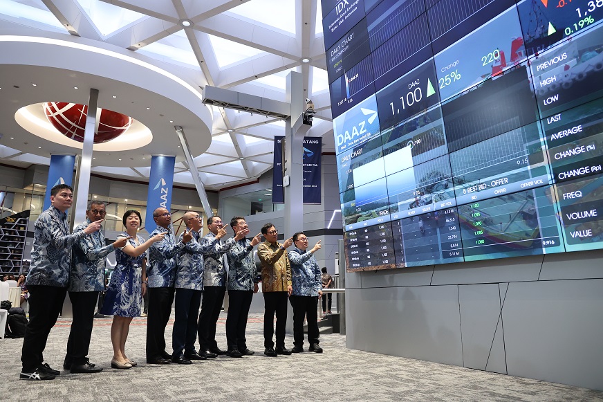 Pengurus Daaz Bara kala mengikuti seremoni pencatatan perdana saham di Main Hall Bursa Efek Indonesia. FOTO - ISTIMEWA Genjot Pertumbuhan Bisnis, DAAZ Luncurkan Obligasi Rp500 Miliar