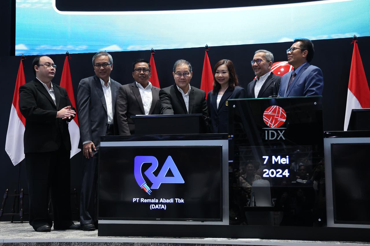 Pengurus Remala ketika mengikuti seremoni pencatatan perdana saham dengan khidmat. FOTO - ISTIMEWA Grup Djarum Teken Transaksi Rp250 M, Periksa Rinciannya