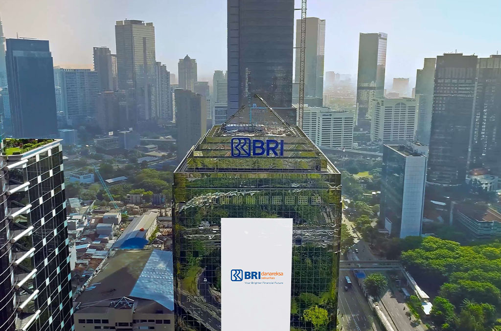 Gedung Bank BRI berdiri dengan kukuh menjulang menantang langit. FOTO - ISTIMEWA Kas Jumbo, BBRI Lunasi Obligasi Jatuh Tempo Rp2 Triliun