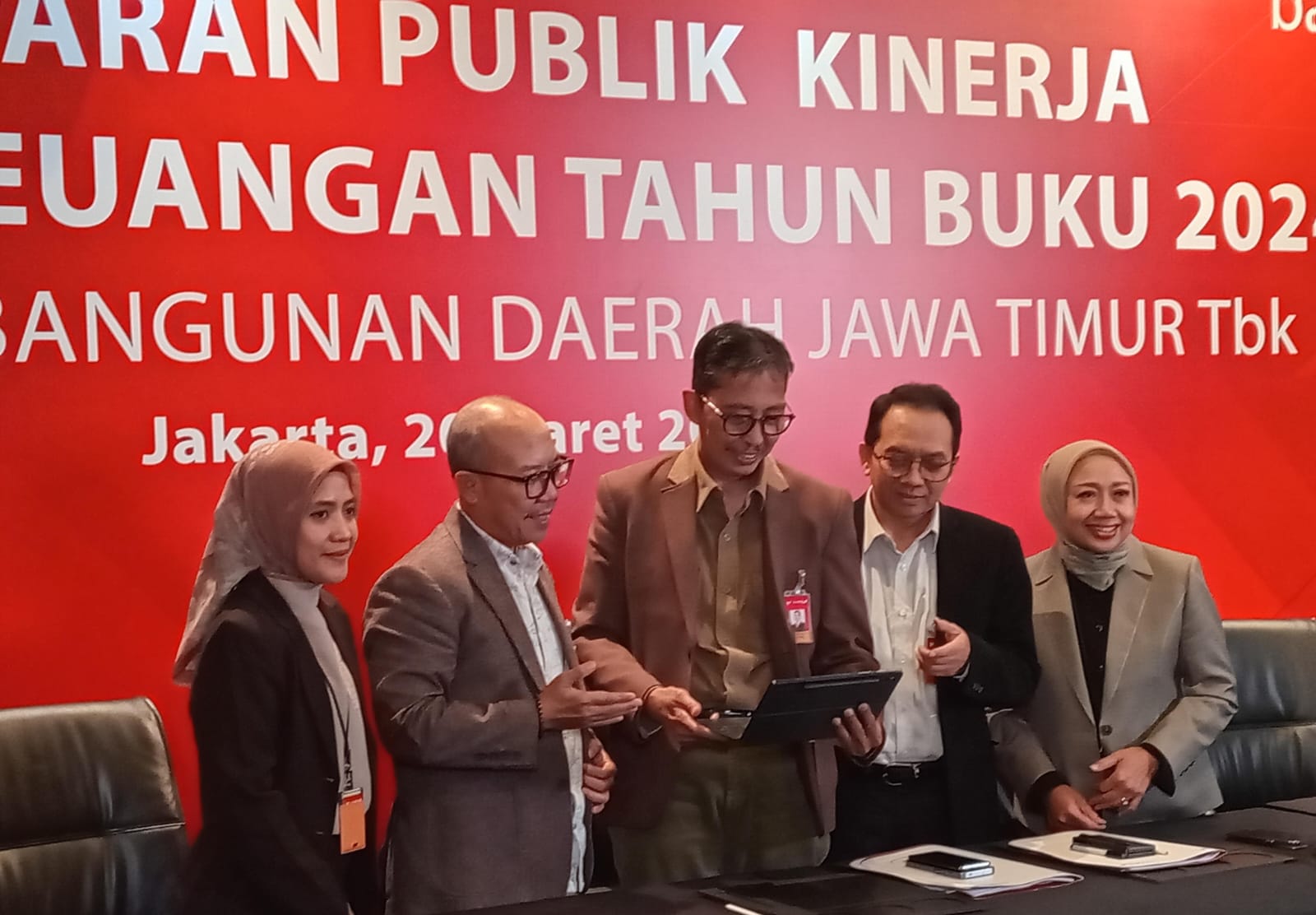 Manajemen BJTM ketika paparan kinerja 2024. Empat Petinggi Bank Jatim (BJTM) Borong Saham Dibawah, Sinyal Apa?