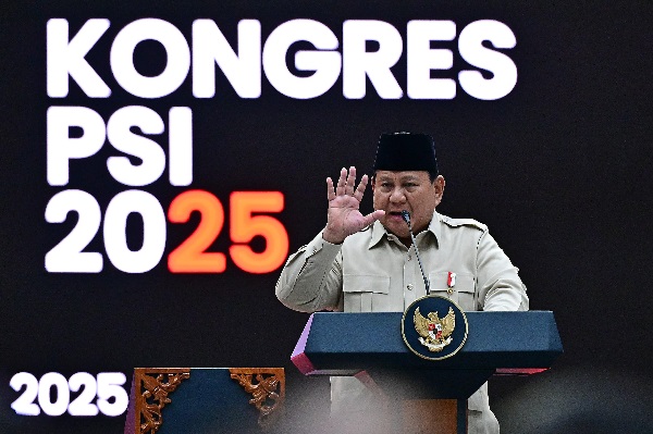 Presiden Prabowo Subianto memberikan sambutan pada penutupan Kongres Partai Solidaritas Indonesia (PSI) 2025 di Edutorium Universitas Muhammadiyah Surakarta (UMS), Solo, Minggu (20/07/2025).(Foto: Setneg) Presiden Minta Pengusaha Beras Nakal Ditindak Tanpa Pandang Bulu