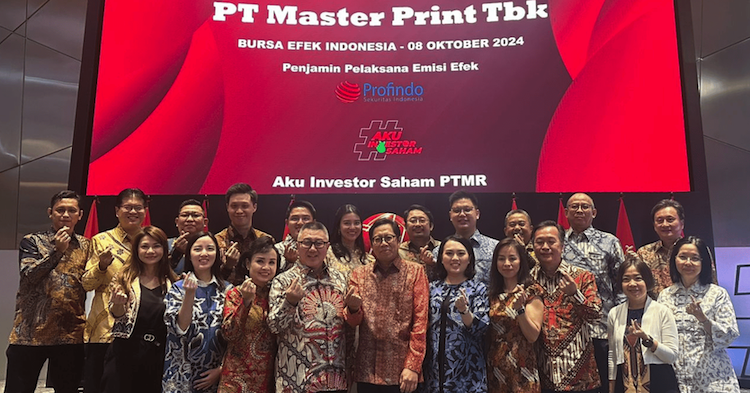 Pengurus Master Print usai seremoni pencatatan perdana saham di Main Hall Bursa Efek Indonesia. FOTO - ISTIMEWA Punya Pengendali Baru, Medio 2025 Laba PTMR Drop 48 Persen