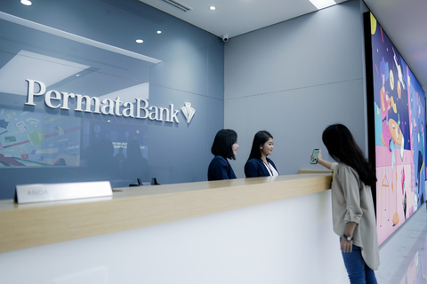 Suasana pelayanan di kantor Bank Permata. FOTO - ISTIMEWA Semester I-2025, Laba Bank Permata (BNLI) Tumbuh Minimalis