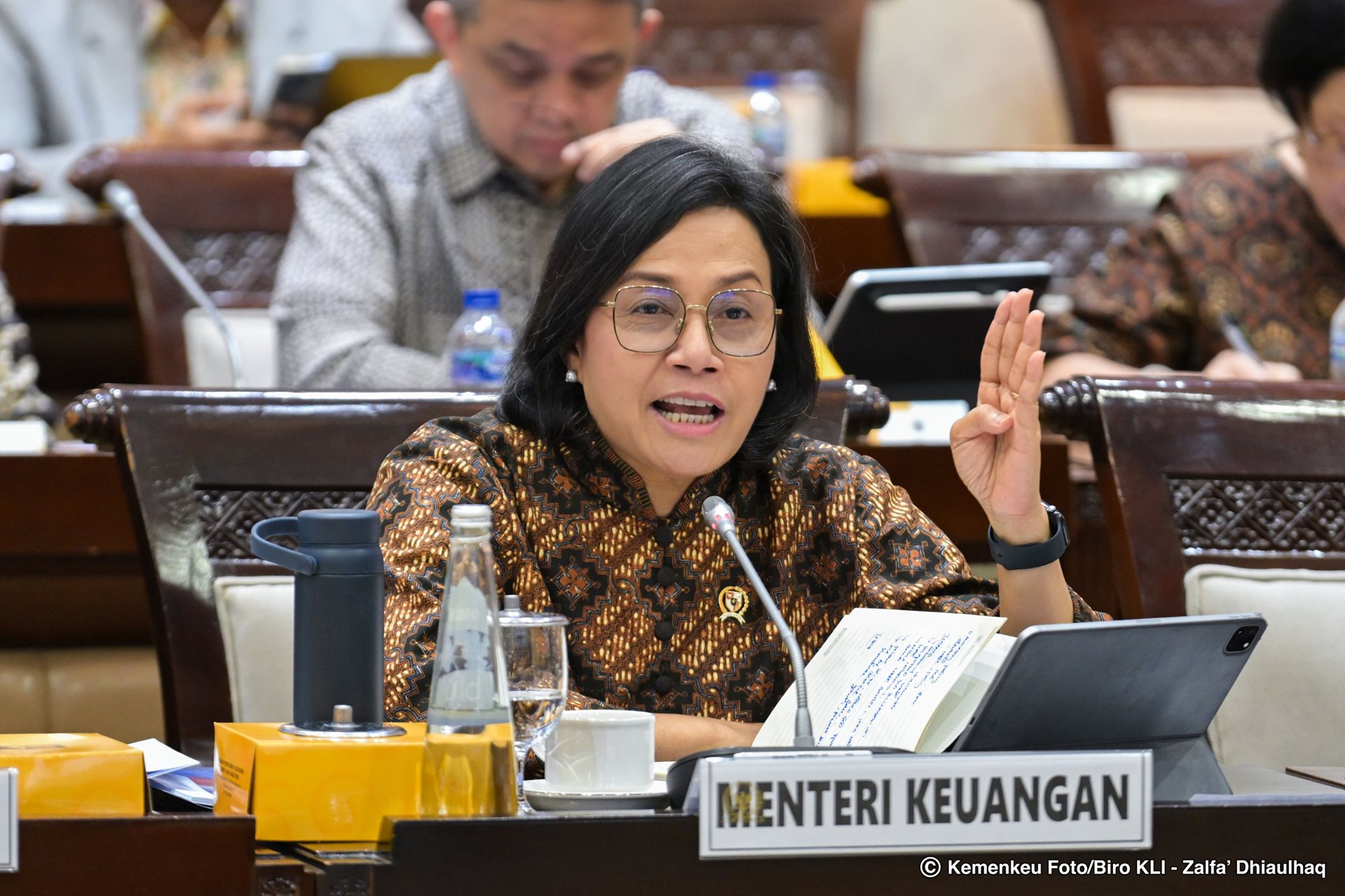 Menkeu Sri Mulyani saat memaparkan capaian kinerja Kementerian Keuangan Tahun 2024 dalam Rapat Kerja bersama Komisi XI DPR RI, di Jakarta pada Selasa (22/7). Menkeu Klaim Pengelolaan Fiskal Makin Akuntabel, Efektif dan Berdampak
