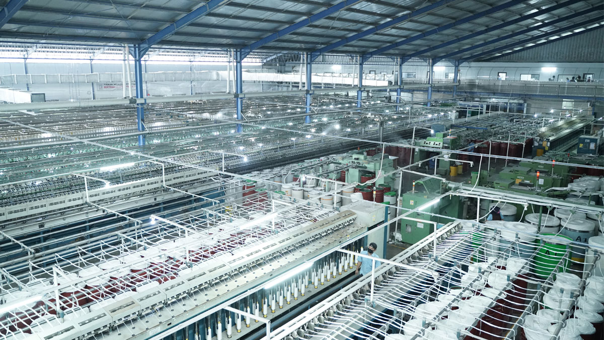 Pabrik tekstil PT Sejahtera Bintang Abadi Textile Tbk. (SBAT). Emiten Ini Potensi Delisting Minta Restrukturisasi Utang Rp650M