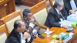 Komisi III DPR RI menggelar rapat dengan sejumlah organisasi advokat, guna membahas dan mendengar aspirasi terkait revisi atau Rancangan Undang-Undang (RUU) tentang Perubahan atas Undang-Undang Nomor 8 Tahun 1981 tentang Hukum Acara Pidana alias KUHAP. Dok. Tribunnews. Hotman Paris Dukung Revisi KUHAP, Agar Pengacara tak Jadi Patung