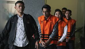 KPK tahan empat tersangka yang tersisa pada kasus pemerasan dalam pengurusan izin Rencana Penggunaan Tenaga Kerja Asing atau RPTKA di lingkungan Kementerian Ketenagakerjaan. Dok. SinPo. Kasus Pemerasan Izin TKA di Kemenaker, KPK Tahan 4 Tersangka Tersisa