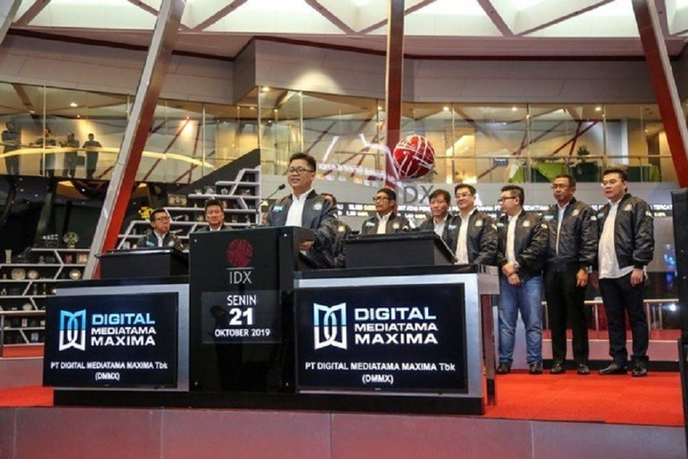 Manajemen DMMX ketika mencatatkan sahamnya di BEI. DMMX Tutup Anak Usaha, Ini Alasannya