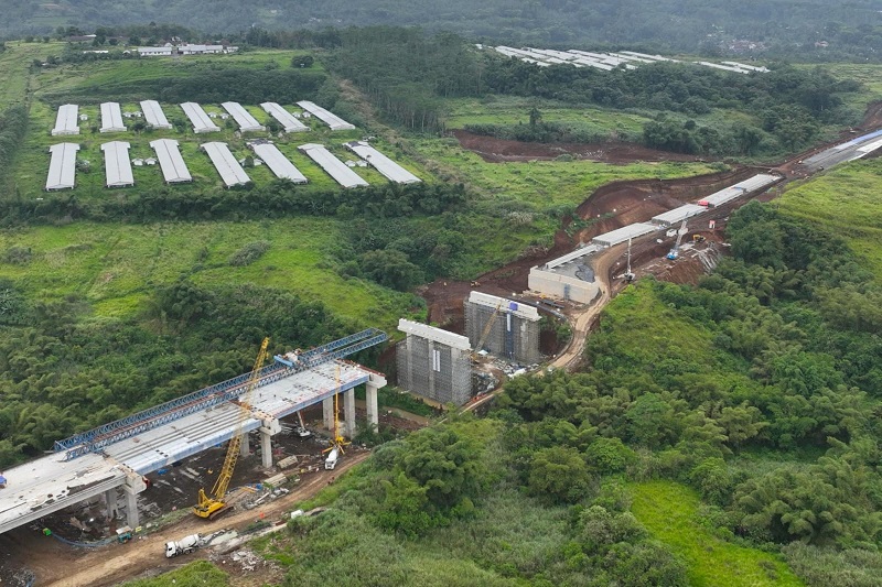 SIG berkontribusi dalam pembangunan Jalan Tol Bocimi (Bogor-Ciawi-Sukabumi) yang juga merupakan Proyek Strategis Nasional (PSN) dengan memasok 29.990 ton semen sejak Desember 2024 hingga Juni 2025. (Foto:Dok) SIG (SMGR) Suplai 29.990 Ton Semen, Dukung Tol Bocimi & Pariwisata