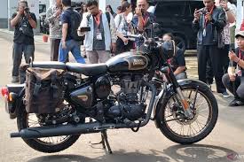 KPK menyita sepeda motor Royal Enfield Ridwan Kamil. Dok. Sinar Harapan. KPK Ungkap Ridwan Kamil Samarkan Kendaraan Pakai Nama Ajudan
