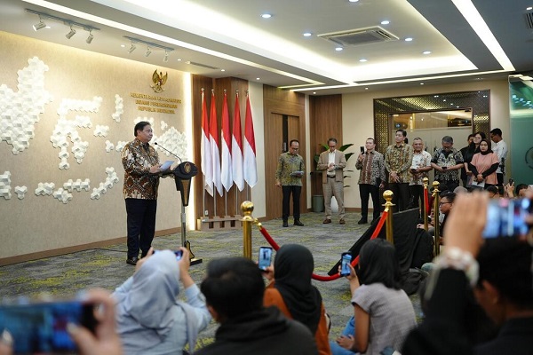 Menko Perekonomian Airlangga Hartarto menyatakan bahwa kesepakatan perdagangan antara Indonesia dan AS akan menjadi pijakan hukum yang sah, aman, dan terukur dalam tata kelola lalu lintas data pribadi antar negara.(Foto: Kemenko Perekonomian) Airlangga: Kesepakatan Data Pribadi RI-AS; Aman, Legal dan Terukur