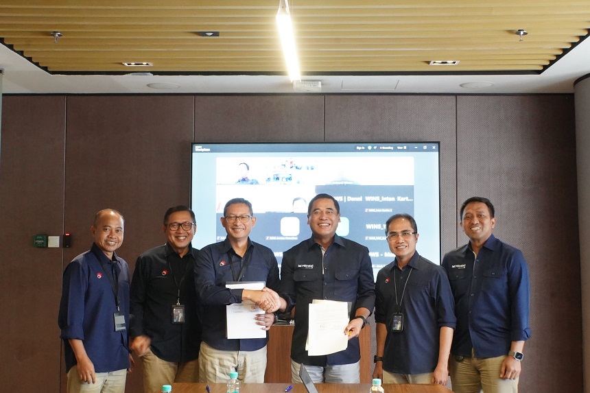 Manajemen MTEL dan Telkom DWS usai menandatangani kerjasama. Mitratel (MTEL) dan Telkom DWS Teken Kesepakatan Strategis