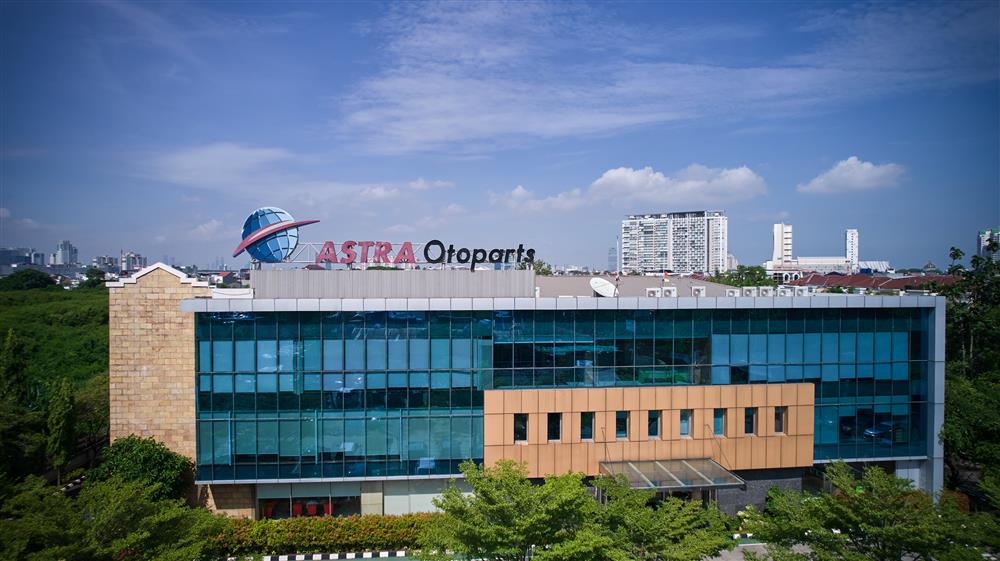 Potret gedung perseroan PT Astra Otoparts Tbk. (AUTO). Grup Astra (AUTO) Cetak Pendapatan Rp9,5T di Semester I-2025