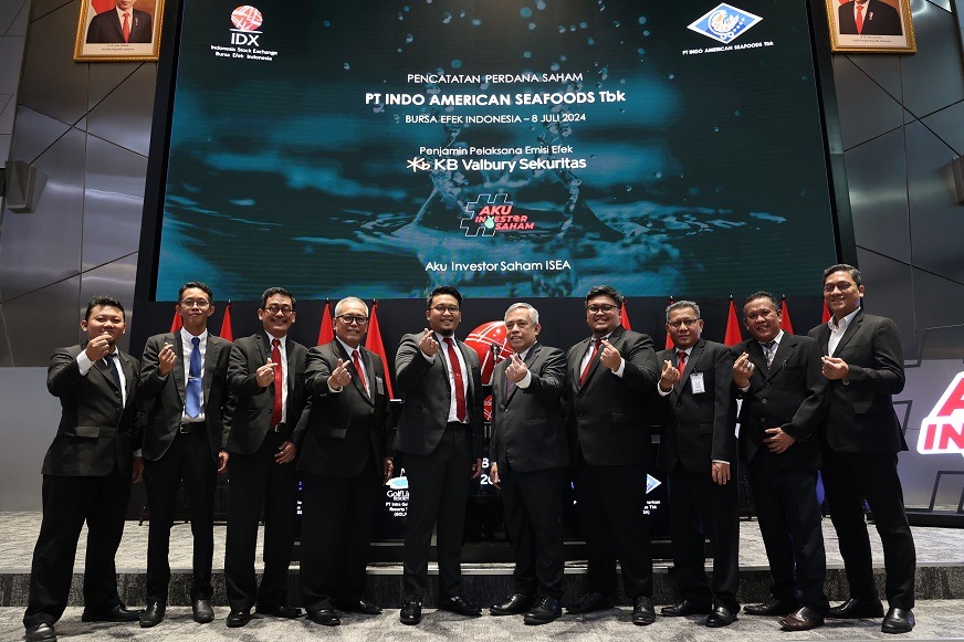 Potret manajemen ISEA pada saat listing perdana saham (IPO). ISEA Catat Lonjakan Penjualan 113,8% di Semester I-2025, Telisik!