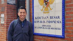 Arya Daru Pangayunan, atau ADP (39). Dok. Kemlu. Pribadi. Tribunnews. Kompolnas, Ada Luka Lebam di Tubuh Diplomat Kemlu yang Tewas di Kosan