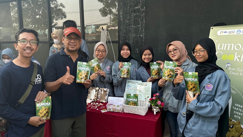 Proyek mahasiswa sekilas memang mirip dengan tugas akademik lainnya, tetapi jika digarap secara serius, tidak jarang justru menjadi cikal bakal usaha yang menguntungkan. Inilah yang dibuktikan oleh Destia Ardha Dewati. Awalnya, ia bersama teman kampusnya membuat proyek wirausaha skala mahasiswa. Dari situlah kemudian kisah Kumora Cookies bermula. Kumora Cookies Sukses Berkat Rumah BUMN BRI Jakarta