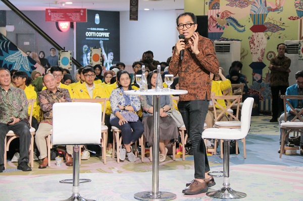 Wakil Menteri Perindustrian Faisol Riza pada kuliah umum “Membatik Pikiran, Mewarnai Karakter, Menjahit Cita-Cita” dalam rangkaian Industrial Festival feat. Gelar Batik Nusantara 2025 di Jakarta, Rabu (30/7).(Foto: Kemenperin) Generasi Muda Berperan Angkat Batik Lewat Fesyen dan Konten Digital