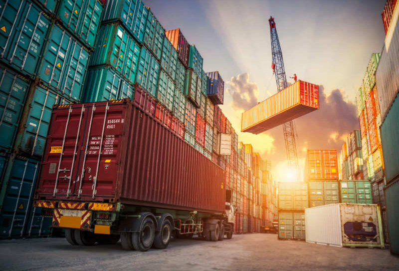 Neraca Perdagangan Indonesia pada bulan Juni 2025 mencatat surplus sebesar 4,10 miliar dolar AS. Ini merupakan surplus 62 bulan beruntun dari neraca perdagangan RI. Neraca Perdagangan RI Juni 2025 Catat Surplus USD4,10 Miliar