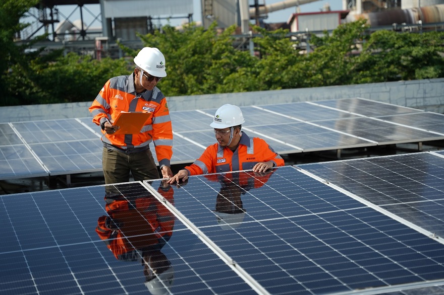 Fasilitas panel surya di atap gedung utama kantor SBI Pabrik Tuban, Jawa Timur, sebagai bagian dari upaya transisi SIG menuju energi hijau. SIG Andalkan Efisiensi & Ekspor Jaga Profitabilitas di Tengah Tekanan