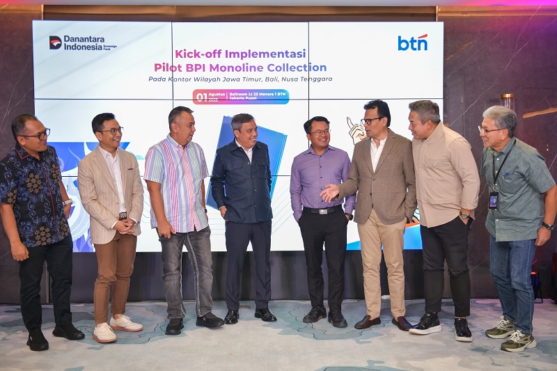 Direktur Utama Bank Tabungan Negara (BTN) Nixon LP Napitupulu (keempat kiri) bersama Wadirut BTN Oni Febriarto Rahardjo (ketiga kiri) dan Jajaran Direksi BTN berbincang usai Kick Off Implementasi Pilot Business Process Improvement (BPI) Monoline Collection di Jakarta, Jumat (1/8/25).(Foto: Endang Muchtar) BTN (BBTN) Luncurkan Model Baru, Proses Collection Makin Ngebut