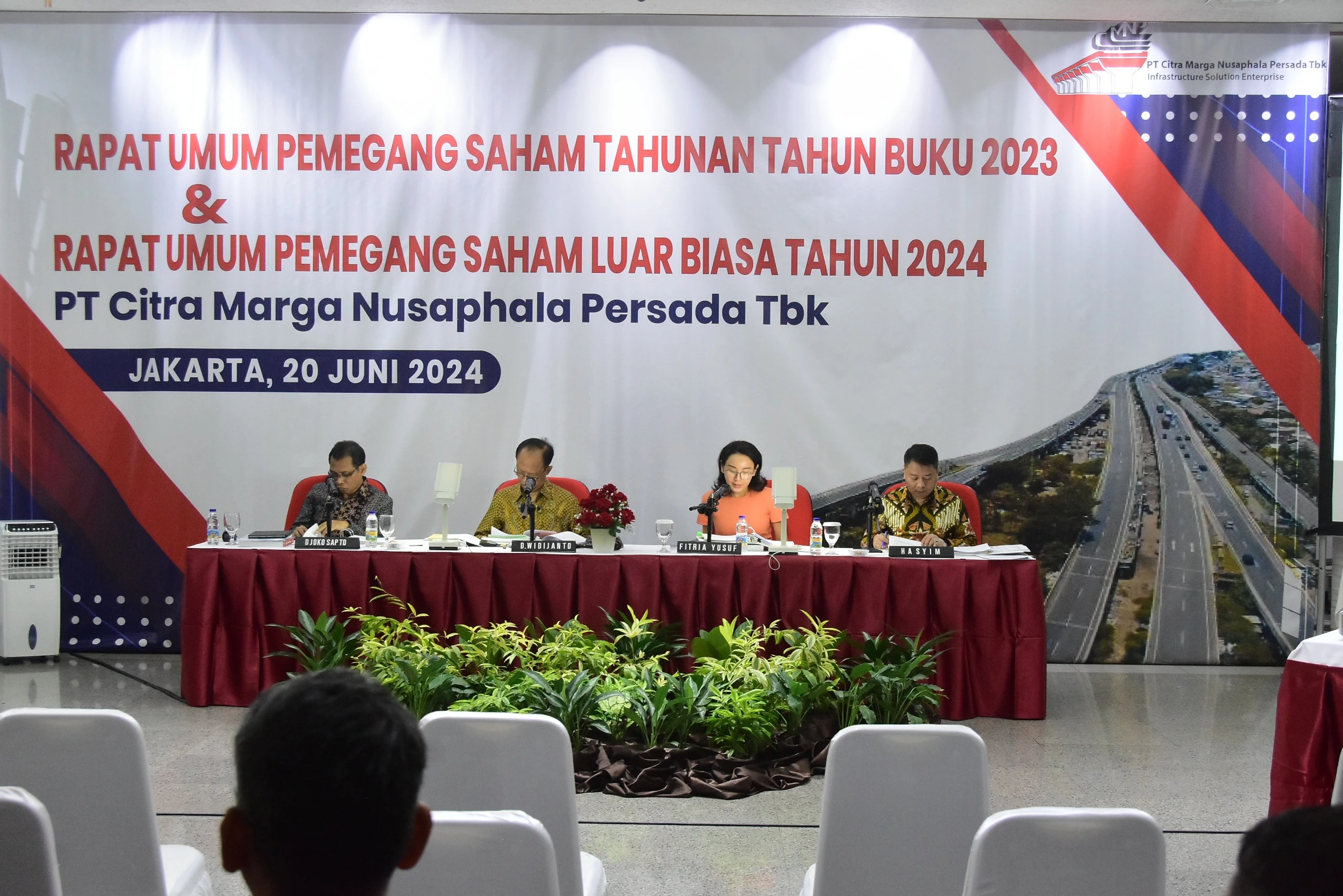 Manajemen CMNP ketika menggelar paparan kinerja. Drop 14,4%! Laba CMNP Sisa Rp472,4M di Semester I-2025