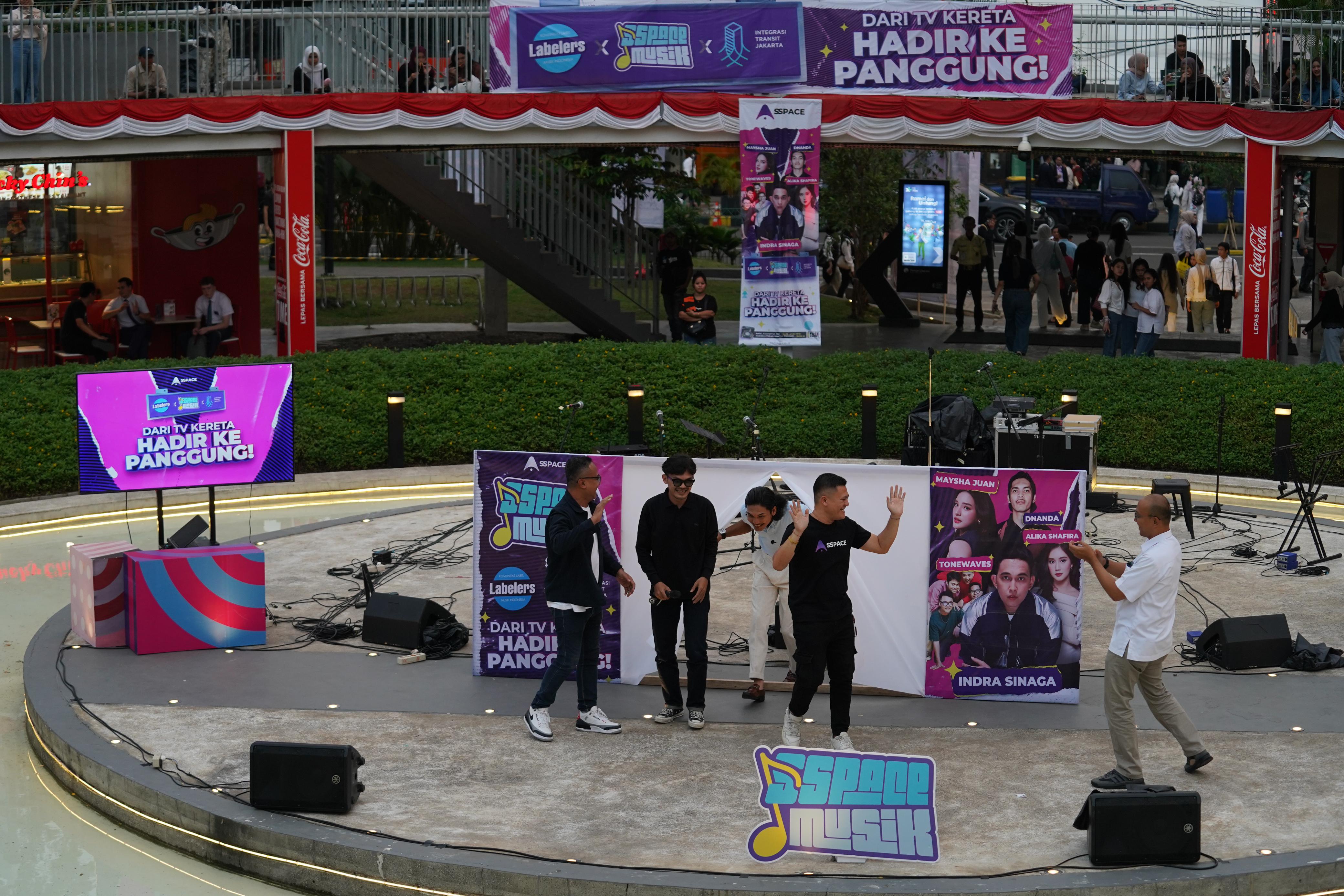 Mantapkan Ekspansi ke Segmen Event and Exhibition, Era Media Sejahtera (DOOH) Gelar SSPACE Musik dari TV Kereta ke Panggung. DOK/DOOH DOOH Sukses Bawa SSPACE Musik dari TV Kereta Hadir ke Panggung