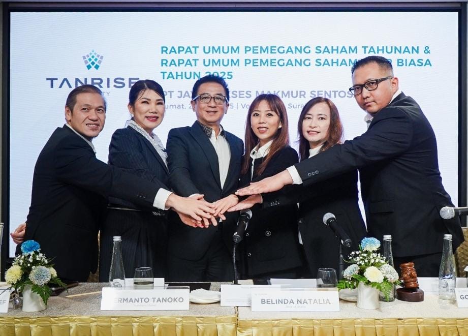 Potret manajemen RISE dalam suatu agenda korporasi. Emiten Hermanto Tanoko (RISE) Beberkan Transaksi Rp500M dengan BCA