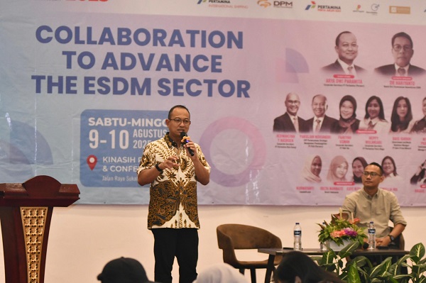 Corporate Secretary PT Pertamina (Persero) Arya Dwi Paramita pada diskusi Energy & Mining Editor Society (E2S) yang bertema Retreat 2025: Collaboration to Advance the ESDM Sector, di Bogor, Sabtu 9 Agustus 2025. Pertamina Terapkan Strategi Ganda untuk Perkuat Ketahanan Energi