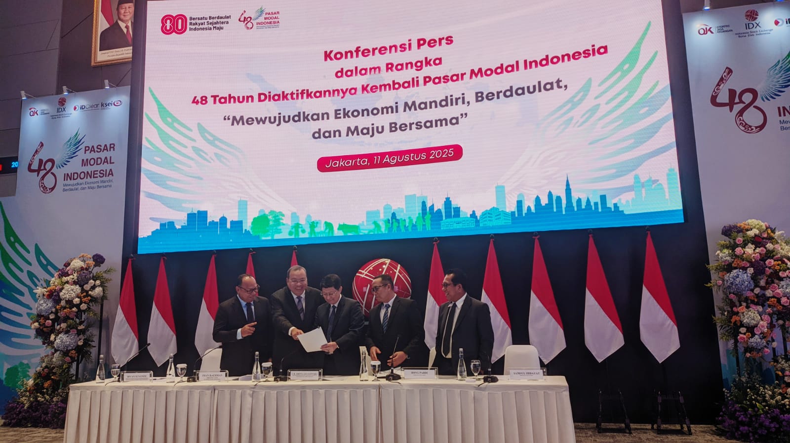 Potret para Pemangku Kepentingan (Stakeholder) yang hadir dalam konferensi pers HUT ke-48 Pasar Modal Indonesia pada Senin (11/8/2025). HUT ke-48, Bos BEI Pamer Capaian & Bocorkan Dua IPO Jumbo