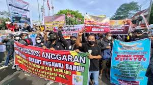 Anggota DPR Ini Minta Pusat Respon Daerah Naikkan Tarif PBB