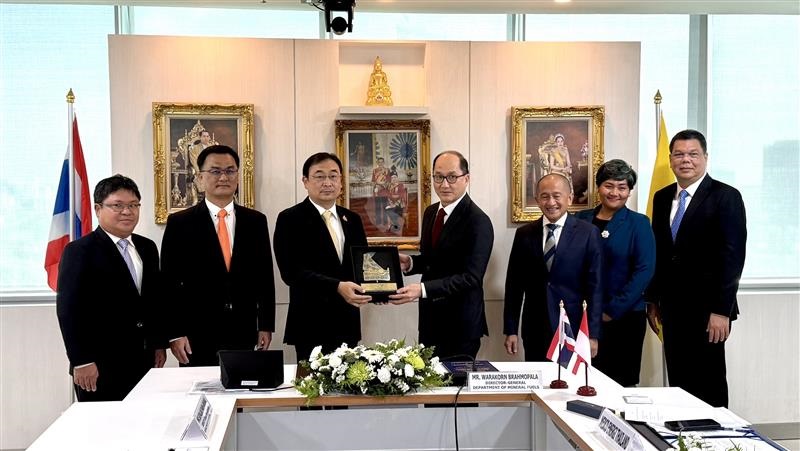 PT Medco Energi Internasional Tbk (“MedcoEnergi”) melalui anak perusahaannya Medco Energi Thailand (Bualuang) Limited dan Medco Energi Thailand (E&P) Limited, telah menerima persetujuan dari Pemerintah Thailand atas perpanjangan masa produksi Lapangan Minyak Bualuang (Blok B8/38) di Teluk Thailand. MedcoEnergi (MEDC) Raih Perpanjangan Produksi Minyak Bualuang Thailand