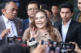 Lisa Mariana memenuhi panggilan KPK untuk diperiksa sebagai saksi, Jumat (22/8/2028). Dok. SINDOnews. Jelaskan Aliran Dana dari RK, Lisa Mariana Bakal Dipanggil KPK Lagi