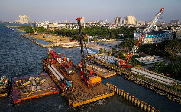 PT Brantas Abipraya Garap Tanggul Laut di Jakarta Utara