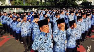 Ilustrasi Aparatur Sipil Negara mengikuti upacara. Dok. Kementerian Pemberdayaan Aparatur Negara. Masih Dimatangkan, 2026 Sistem Gaji Tunggal PNS Belum Diterapkan
