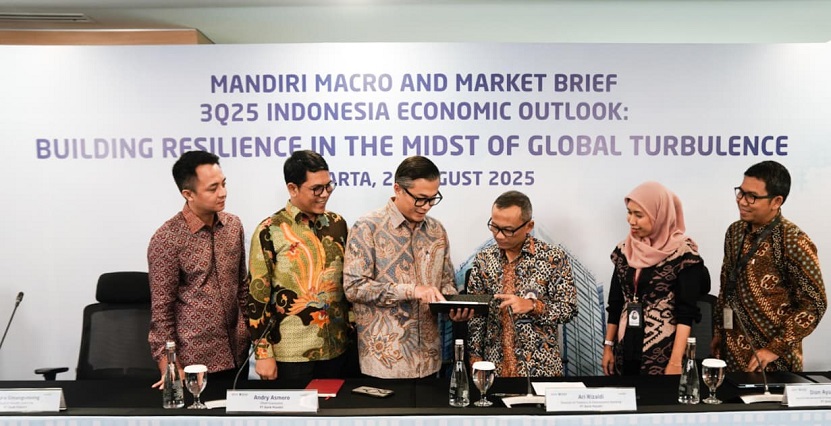 Perekonomian Indonesia menunjukkan ketahanan yang kuat di tengah dinamika global hingga triwulan II 2025. Hal ini tak terlepas dari fungsi intermediasi industri perbankan menunjukkan moderasi dengan pertumbuhan kredit 7,03% year on year (yoy) pada Juli 2025. Ekonom Bank Mandiri Yakin Ekonomi RI 2025 Bisa Tembus 5 Persen