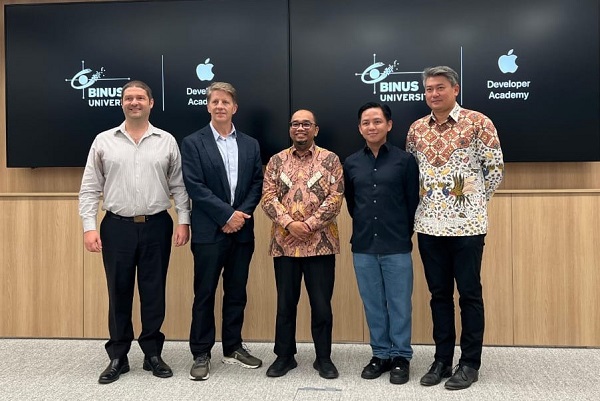 Direktur Jenderal Industri Logam, Mesin, Alat Transportasi, dan Elektronika (ILMATE) Setia Diarta, ketika menghadiri peresmian beroperasinya Apple Developer Academy @BINUS Bali.(Foto: Kemenperin) Apresiasi Komitmen Investasi, Kemenperin Dukung Akademi Apple