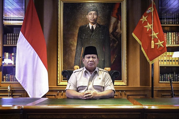 Presiden Prabowo Subianto memberikan tanggapan resmi dari kediaman pribadinya di Hambalang, Kabupaten Bogor, terkait insiden penabrakan pengemudi ojek online, Affan Kurniawan, oleh kendaraan taktis Brimob saat mengamankan aksi demo, Kamis (28/8) Kecewa Represi Aparat, Prabowo Minta Penabrakan Affan Diusut Tuntas