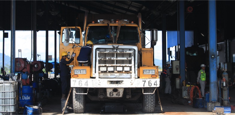 Kendaraan alat berat siap beraksi di area pertambangan Samindo Resources. FOTO - ISTIMEWA Semester Pertama 2025, Laba MYOH Melejit 60,74 Persen