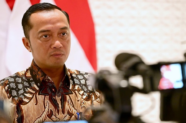 Mensesneg Prasetyo Hadi ketika memberikan keterangan terkait keberangkatan Presiden Prabowo Subianto ke Beijing memenuhi undangan Presiden China, Xi Jinping.(Foto: Setneg) Situasi DN Terkendali, Presiden Prabowo Bertolak ke Beijing